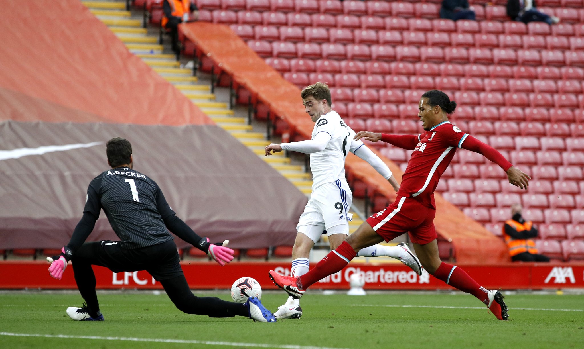 着中场的传 着中场的传